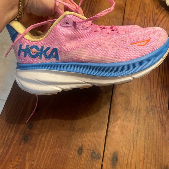 Women’s Hoka one Clifton 9 running shoe - Picture 3 of 4